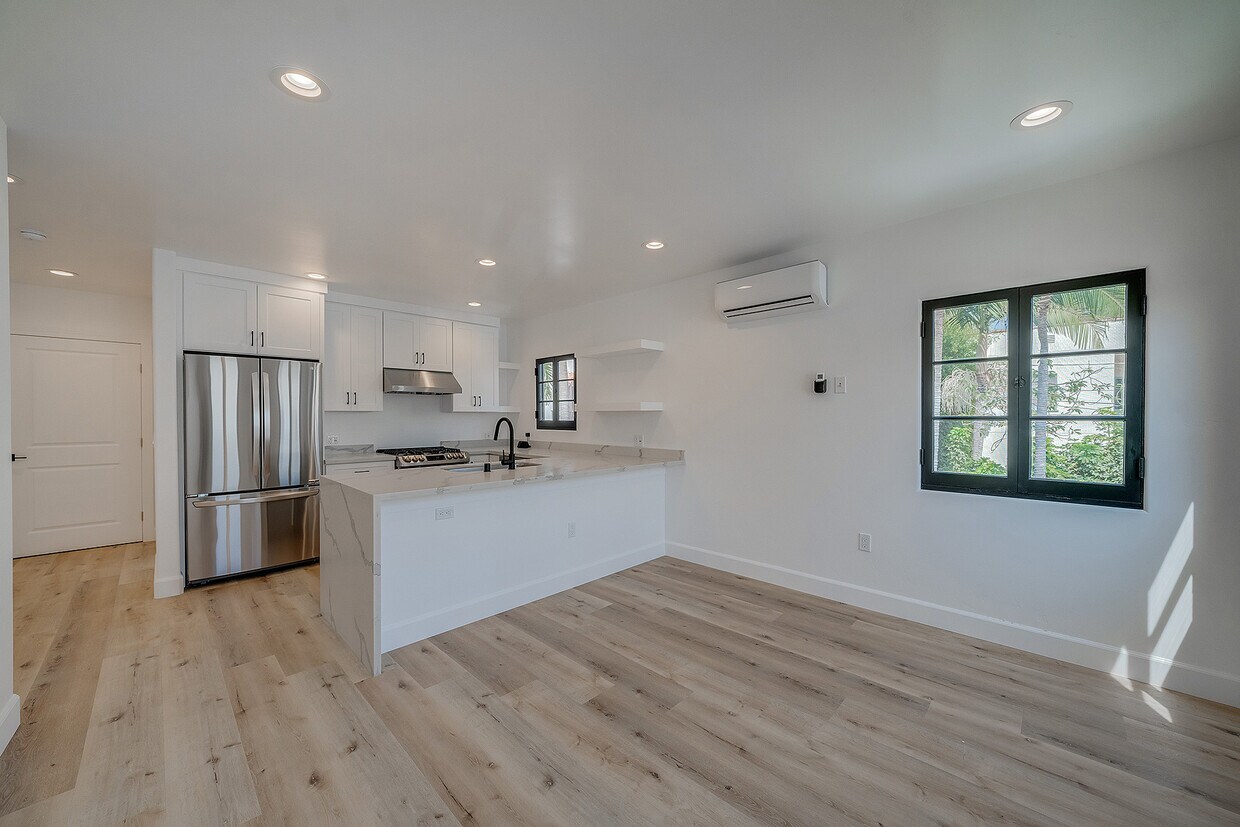 Foto principal - 1014 S Hayworth Ave