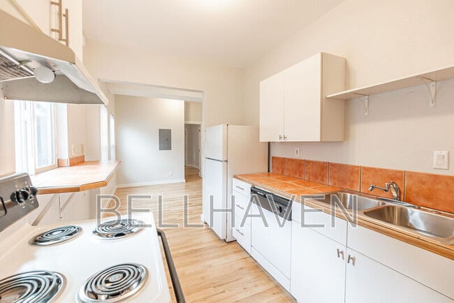 Building Photo - 624 W Fort St