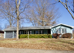 Building Photo - 2155 E Ridgewood Dr