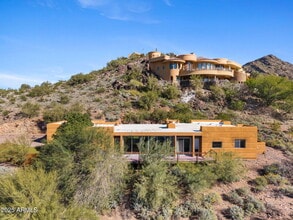 Building Photo - 4820 E Cottontail Run Rd