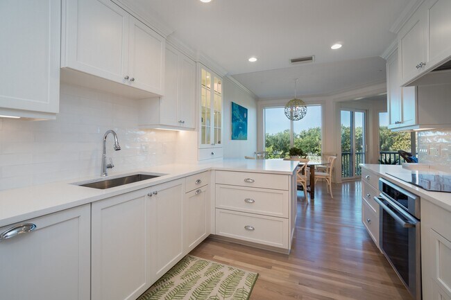 Building Photo - 784 Beach View Dr