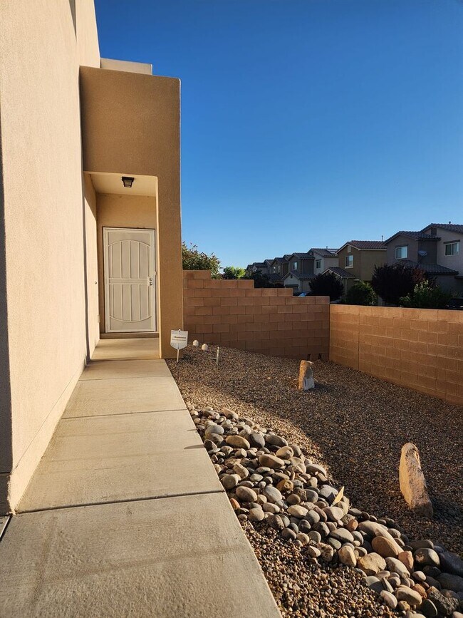 Foto del edificio - Amazing 3 bedroom on Westside! Coors/Ladera. Close to Petroglyphs, I-40.