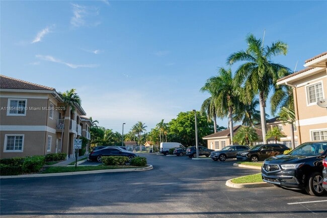Foto del edificio - 911 Hillcrest Ct