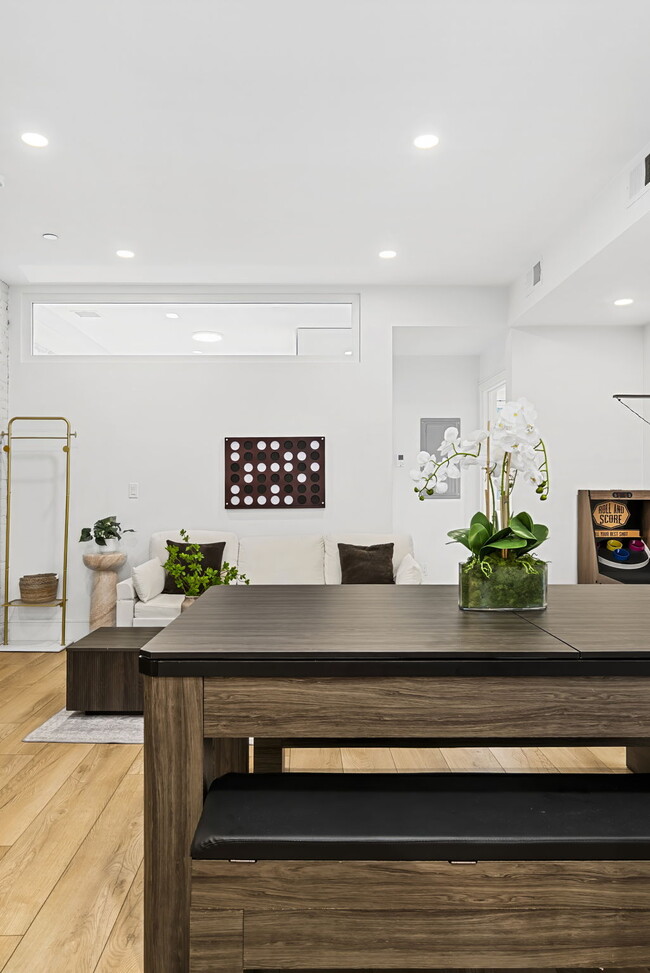 Foto del edificio - 1566 Beacon St