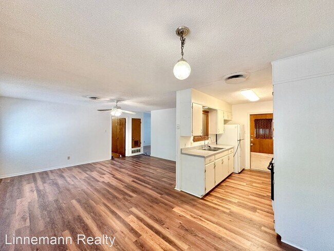 Building Photo - 3 br, 2 bath House - 1202 Crestridge Drive