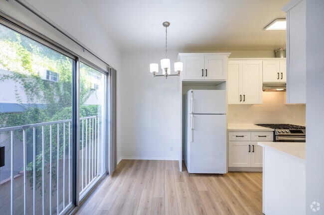 Building Photo - BEAUTIFUL REMODELED 1 AND 2 BEDROOM UNITS ...