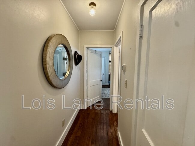 Building Photo - 68 1/2 Ashley Avenue