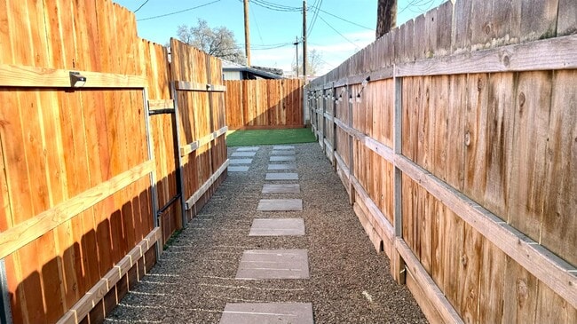 Building Photo - 10851 Hamill St