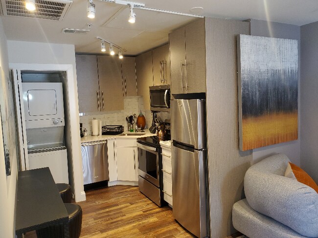 Building Photo - 8 E Fayette St