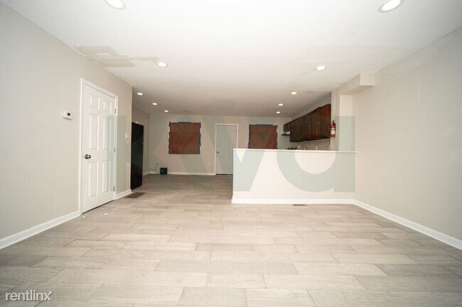 Building Photo - 1 br, 1 bath Townhome - 2208 N 29th St