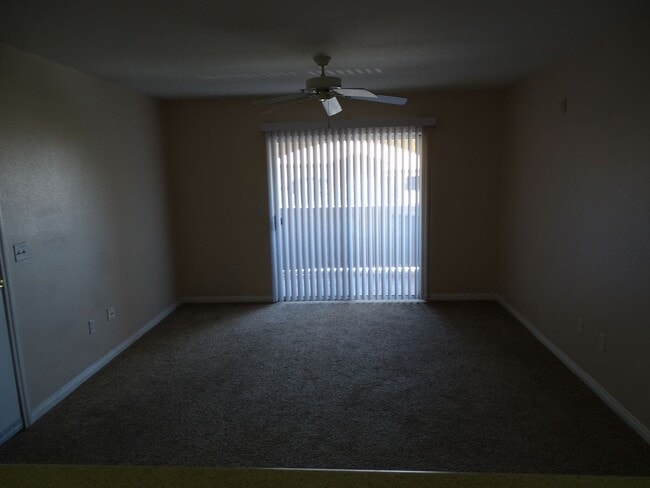 Building Photo - 1 Bedroom Northwest Condo