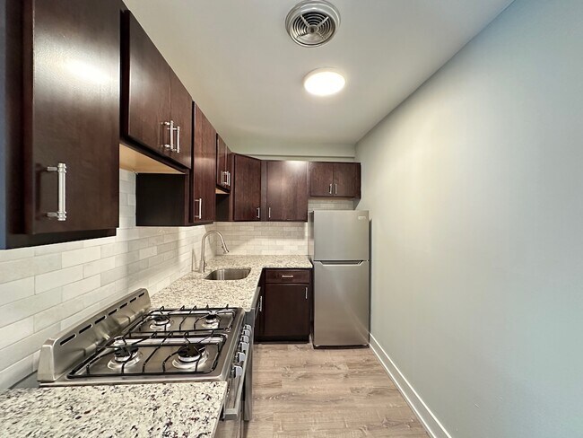 Building Photo - 448 W Barry