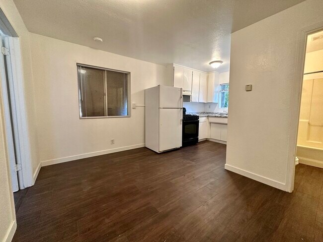 Foto del edificio - 5887 Riverside Dr