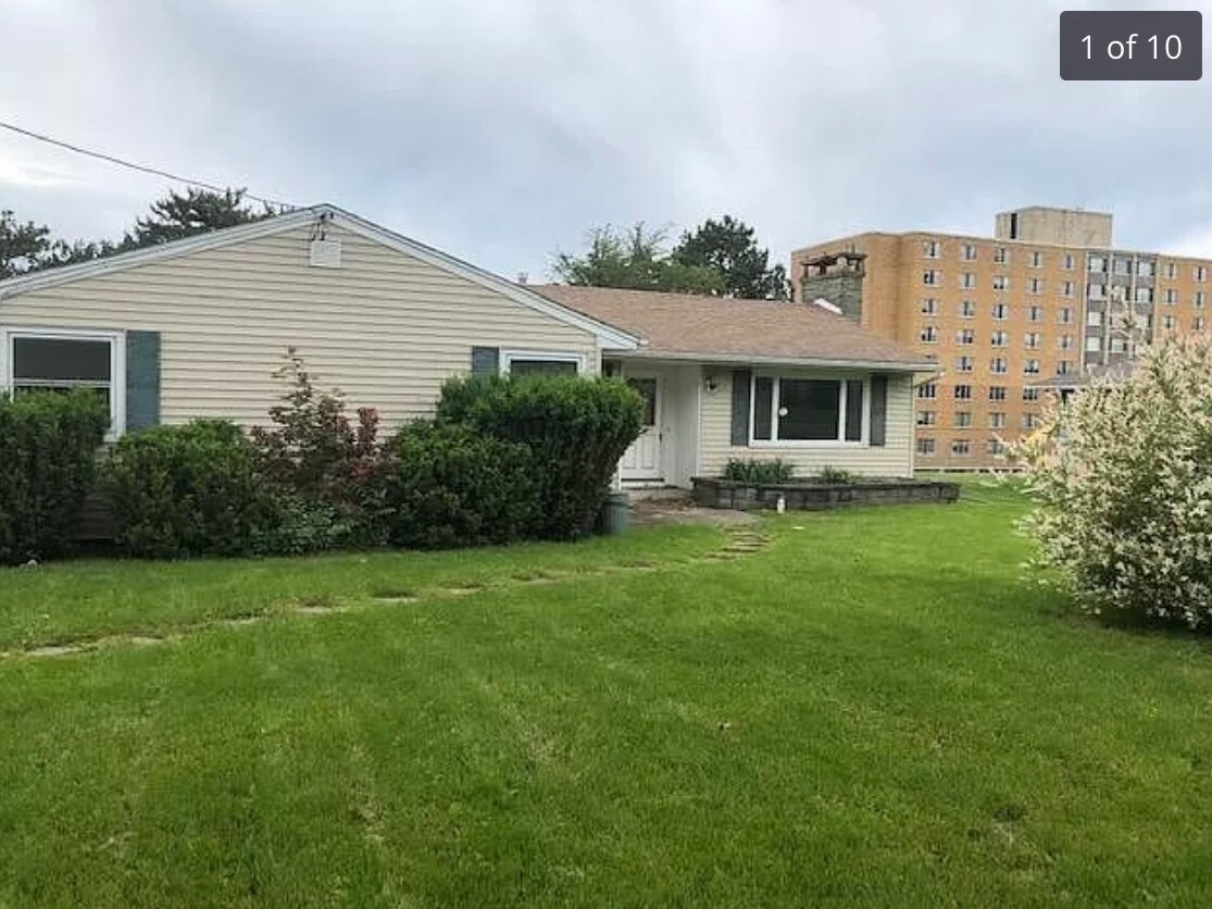 160 Swift St, Oswego, NY 13126 House Rental in Oswego, NY
