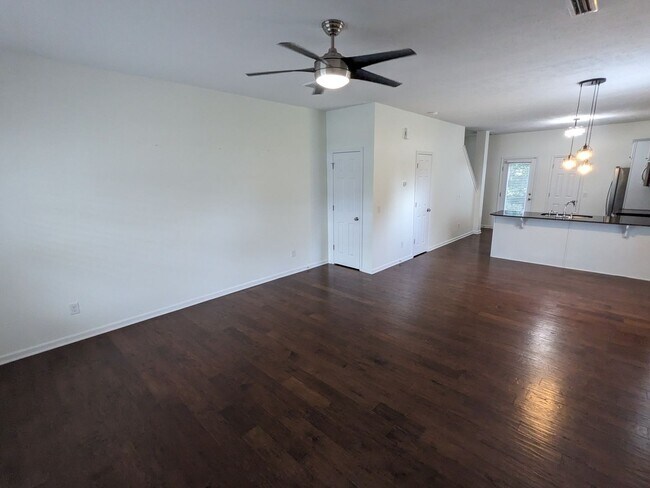 Building Photo - 2 Bedroom Corner Unit Townhome in Prosperi...