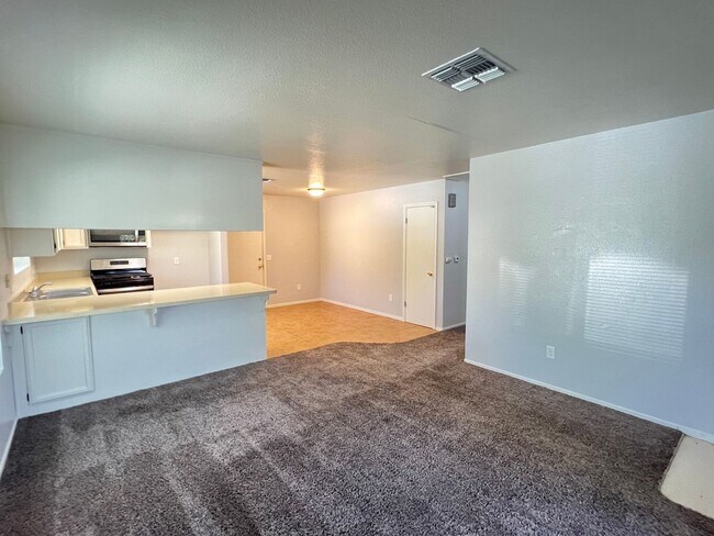 Foto del edificio - 8415 Laborough Dr