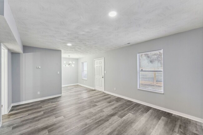 Foto del edificio - 3265 E Mound St