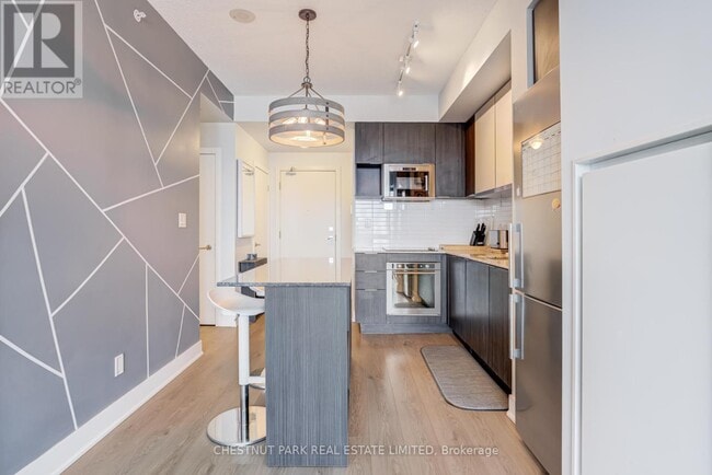 Photo du bâtiment - 99 The Donway W