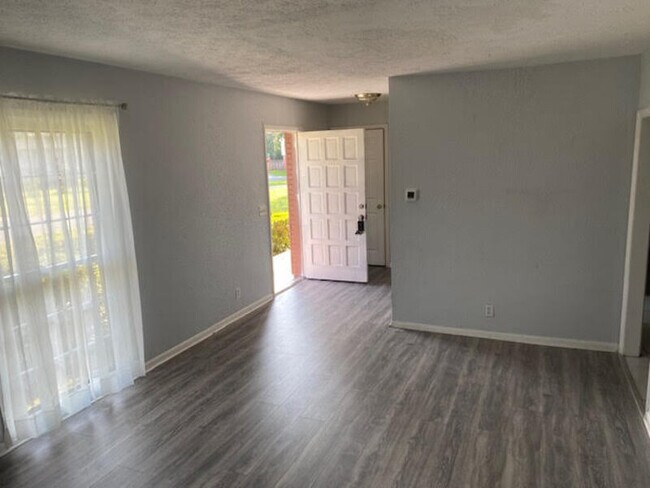 Foto del edificio - 6214 Thumper St