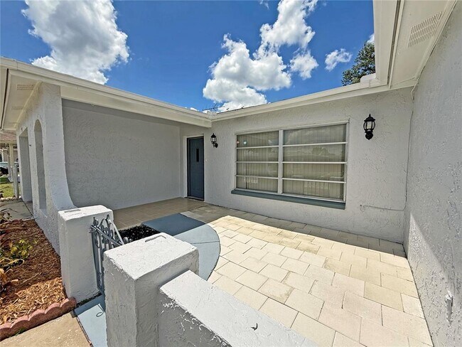Foto del edificio - 9239 Dresden Ln