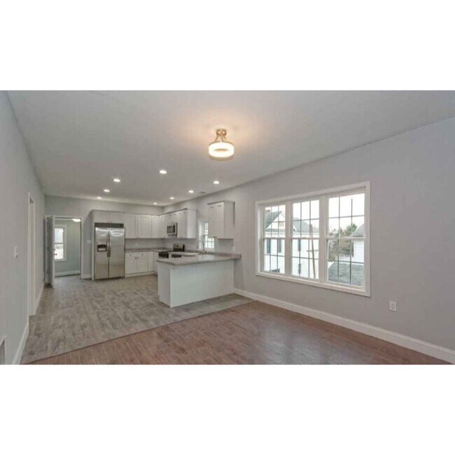 Building Photo - 508 6th Ave