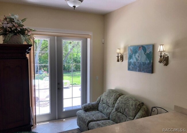 Building Photo - 334 W Pearson St