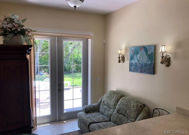 Foto del edificio - 334 W Pearson St