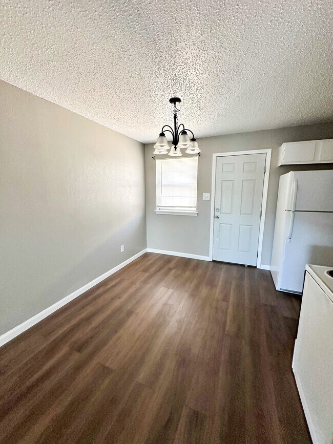 Building Photo - 7930 NW Crossland Cir