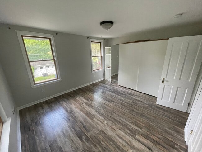 RoomA - 210 Mannion Ave