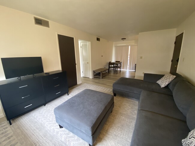 Foto del edificio - 707 Oakcrest St