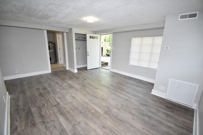 Building Photo - 1621 Golf Club Ln