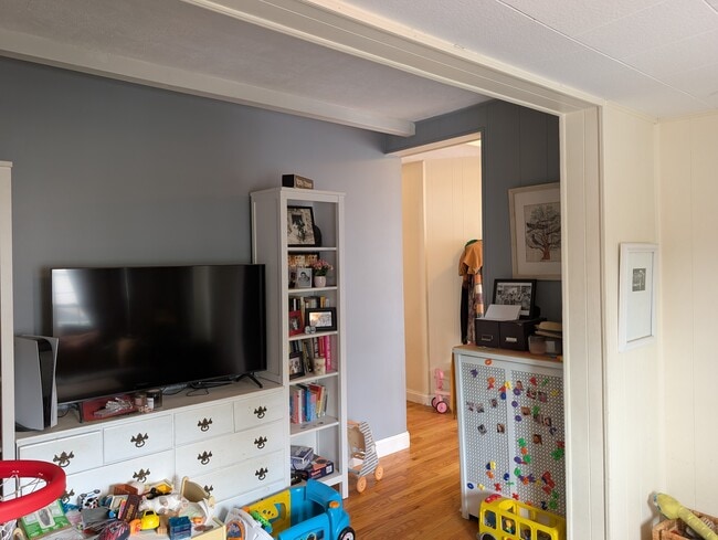 Building Photo - 9 Derne St