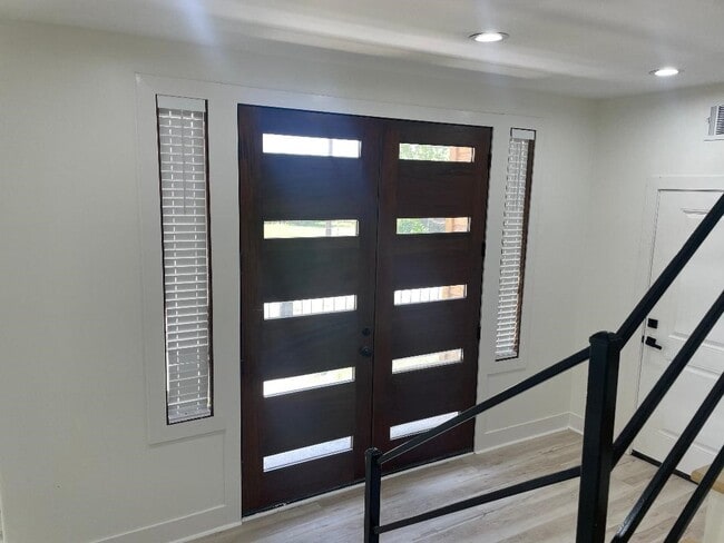 Building Photo - 201 E 37th St