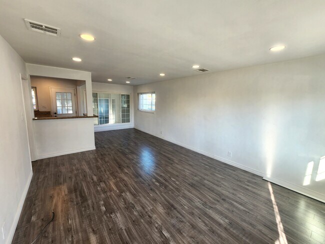 Building Photo - 13821 Burton St