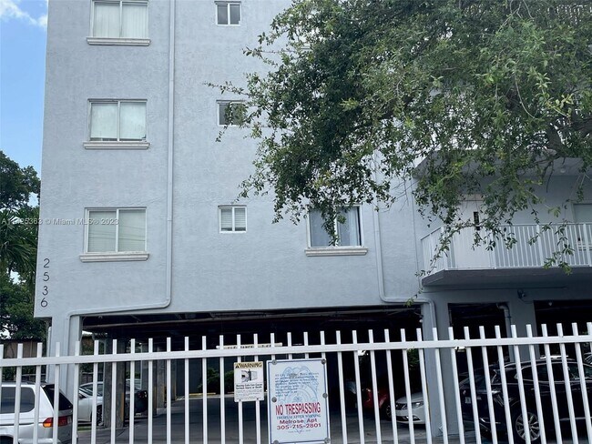Foto del edificio - 2536 NW 24th St