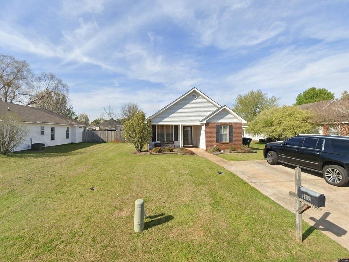 Primary Photo - 102 Strawbridge Ln