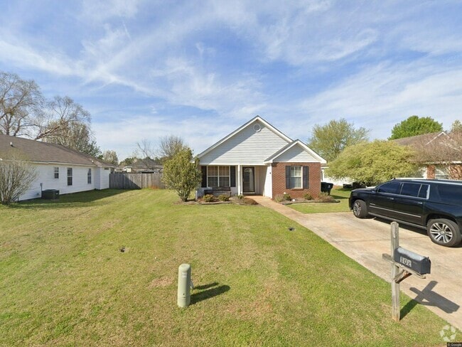Building Photo - 102 Strawbridge Ln