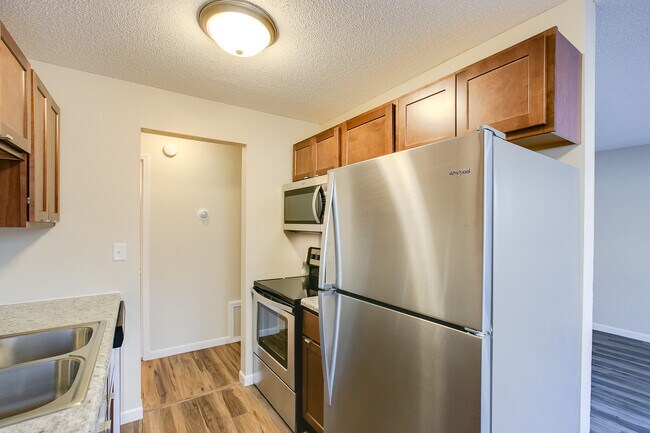 Building Photo - 1337 Arkwright St N