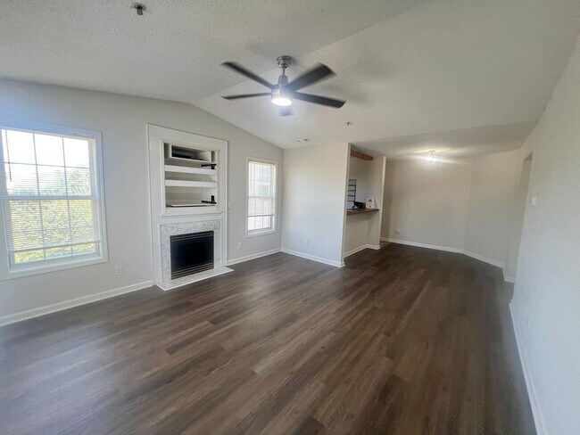 Foto del edificio - RENT SPECIAL! Freshly Painted! New Luxury ...