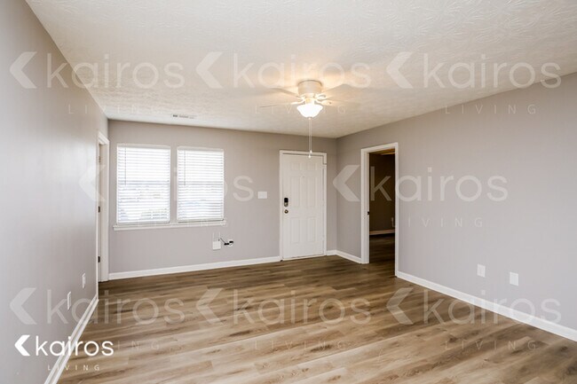Foto del edificio - 385 Deer Park Dr