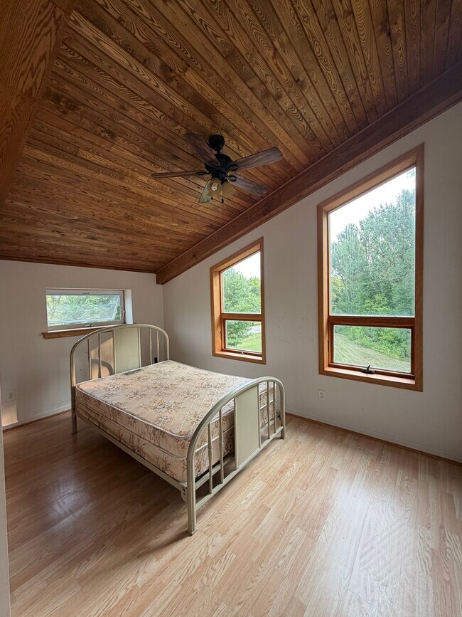 Foto del edificio - 47930 Henry Hill Ln