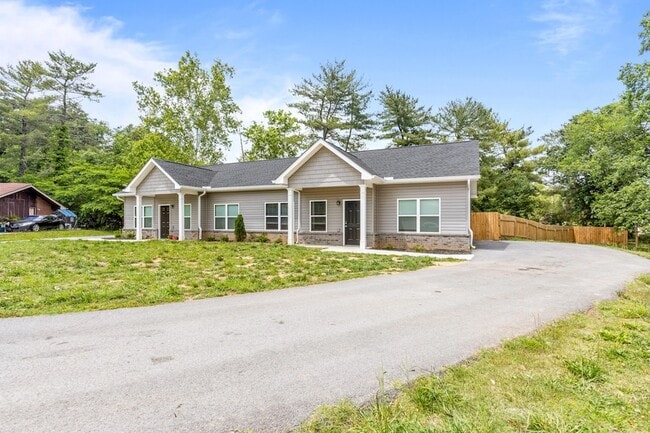 Building Photo - 4718 Metro Park Ln