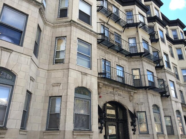 Foto del edificio - 34 Westland Ave