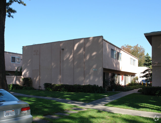 Building Photo - 14282 Village Way