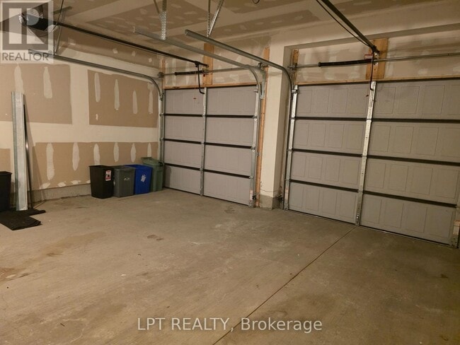 Building Photo - 177 Edgevalley Rd