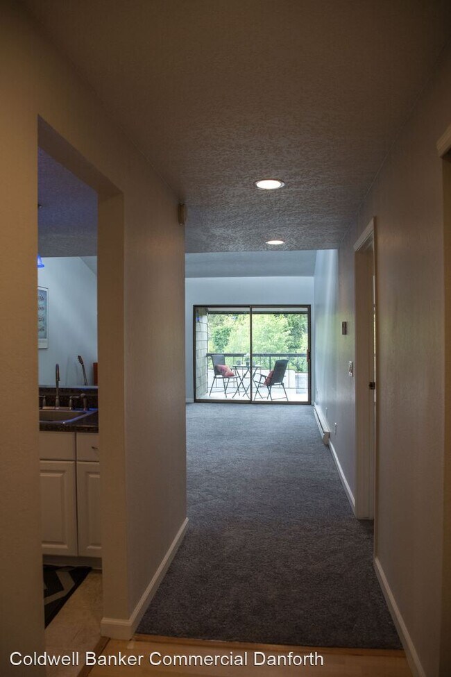 Building Photo - 1 br, 1 bath House - 13820 NE 65th St, #554