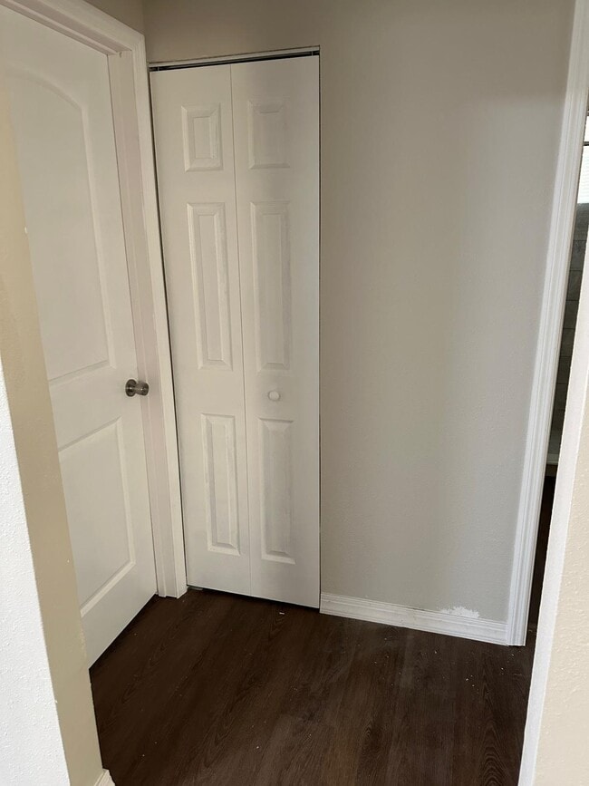 Building Photo - 825 Booker Ave