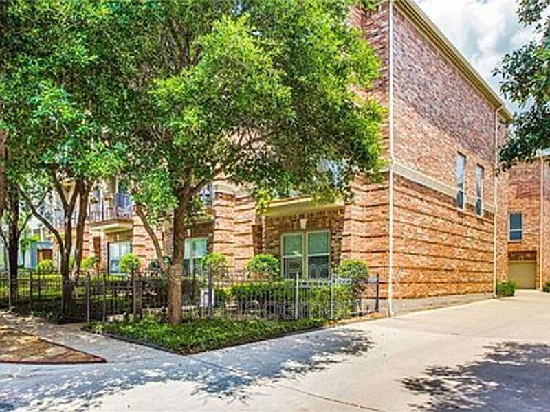 Foto principal - 3610 Gillespie St