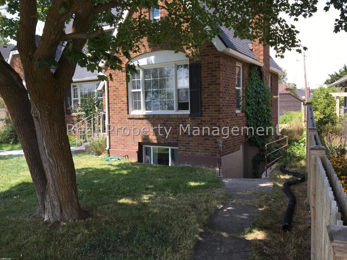 Primary Photo - 325 Boulevard St
