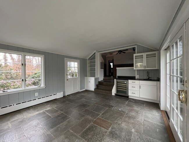 Foto del edificio - Cool Updated Historic 4/3.5 Farmhouse in Bethesda on Private, 1.5 Acre Lot